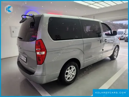 HYUNDAI STAREX 5-SEATER VAN
