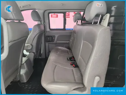 HYUNDAI STAREX 5-SEATER VAN