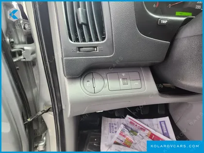 HYUNDAI STAREX 5-SEATER VAN