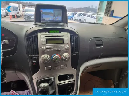 HYUNDAI STAREX 5-SEATER VAN