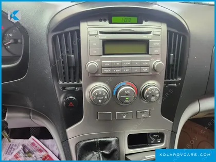 HYUNDAI STAREX 5-SEATER VAN