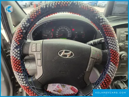 HYUNDAI STAREX 5-SEATER VAN