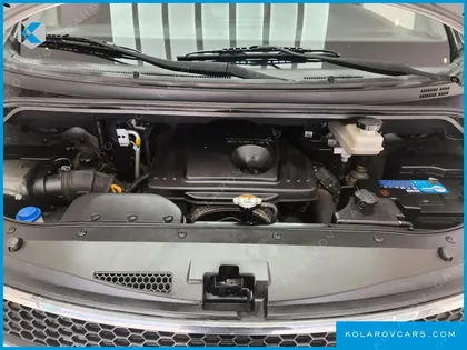 HYUNDAI STAREX 5-SEATER VAN