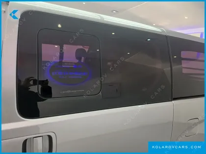 HYUNDAI STAREX 5-SEATER VAN
