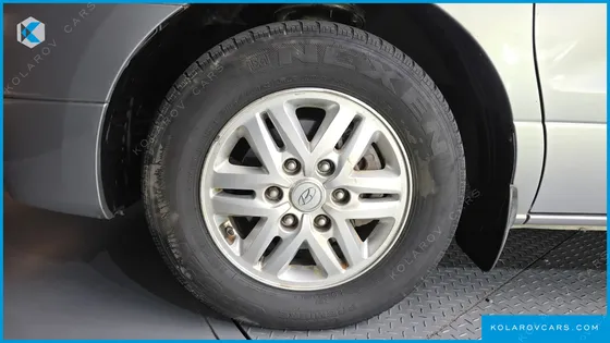 HYUNDAI STAREX 5-SEATER VAN
