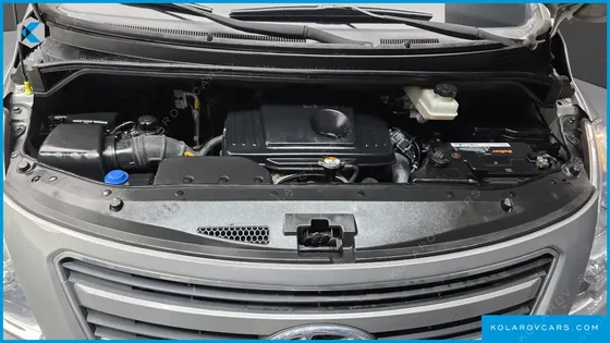 HYUNDAI STAREX 5-SEATER VAN
