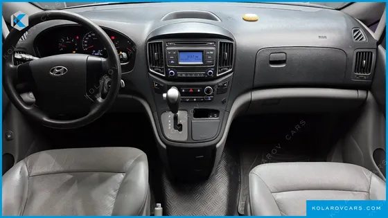 HYUNDAI STAREX 5-SEATER VAN