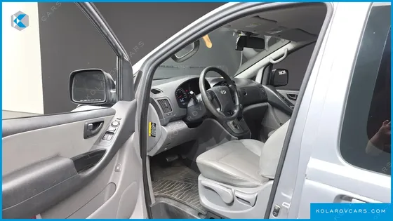 HYUNDAI STAREX 5-SEATER VAN