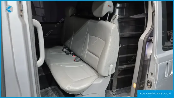HYUNDAI STAREX 5-SEATER VAN