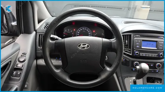 HYUNDAI STAREX 5-SEATER VAN