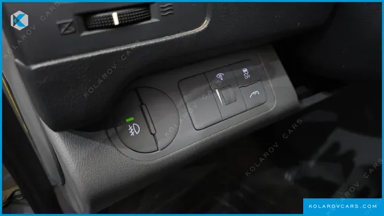 HYUNDAI STAREX 5-SEATER VAN