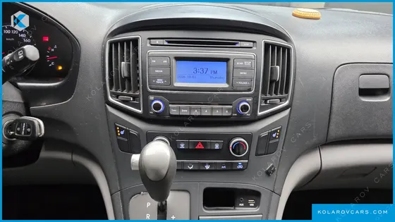 HYUNDAI STAREX 5-SEATER VAN