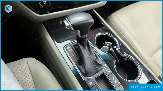 KIA CARNIVAL 9-SEATER PRSTIGE