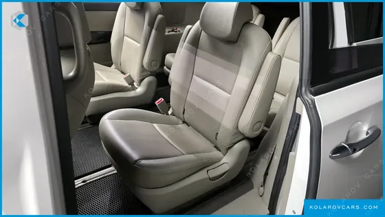 KIA CARNIVAL 9-SEATER PRSTIGE