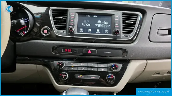 KIA CARNIVAL 9-SEATER PRSTIGE