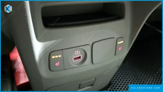 KIA CARNIVAL 9-SEATER PRSTIGE
