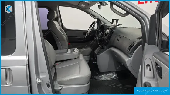 HYUNDAI STAREX 12-SEATER WAGON