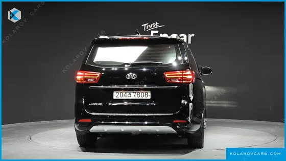 KIA CARNIVAL 9-SEATER PRSTIGE