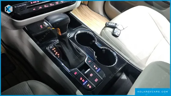 KIA CARNIVAL 9-SEATER PRSTIGE