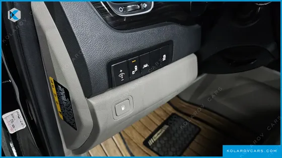 KIA CARNIVAL 9-SEATER PRSTIGE
