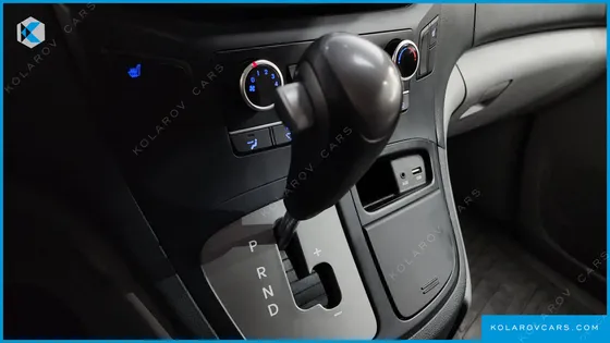 HYUNDAI STAREX 3-SEATER VAN