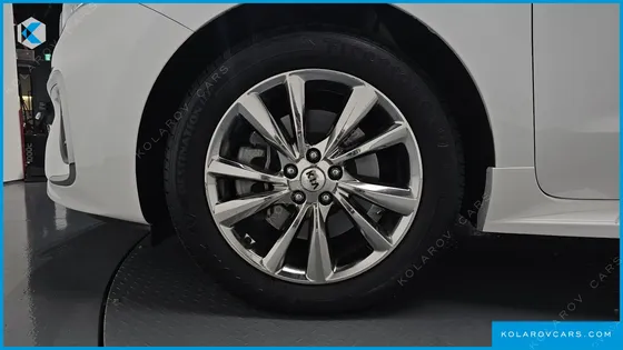 KIA CARNIVAL 9-SEATER PRSTIGE