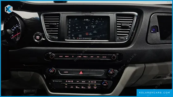 KIA CARNIVAL 9-SEATER PRSTIGE