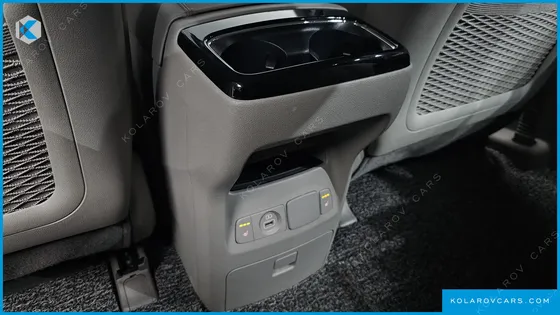 KIA CARNIVAL 9-SEATER PRSTIGE
