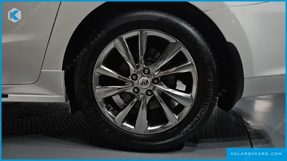 KIA CARNIVAL 9-SEATER PRSTIGE
