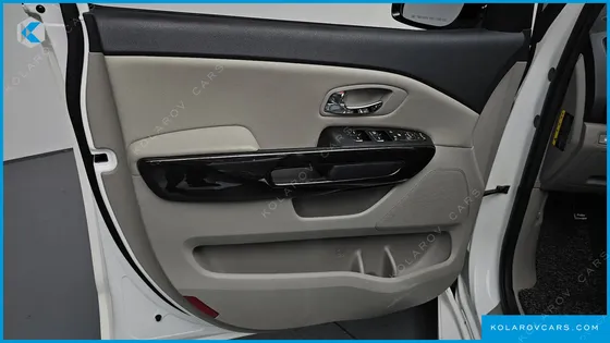 KIA CARNIVAL 9-SEATER PRSTIGE