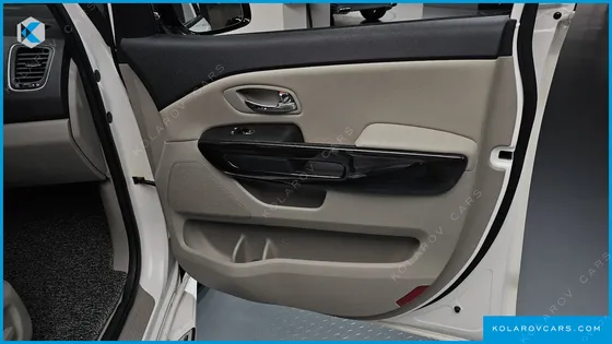 KIA CARNIVAL 9-SEATER PRSTIGE