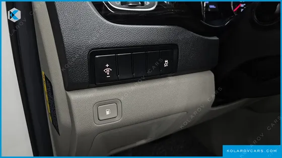 KIA CARNIVAL 9-SEATER PRSTIGE