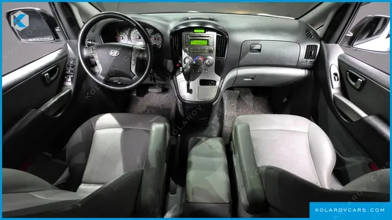 HYUNDAI STAREX 5-SEATER VAN
