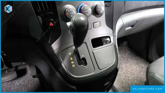 HYUNDAI STAREX 5-SEATER VAN