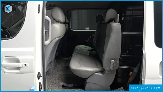 HYUNDAI STAREX 5-SEATER VAN