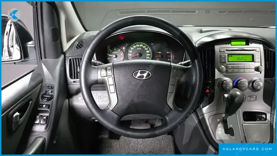 HYUNDAI STAREX 5-SEATER VAN