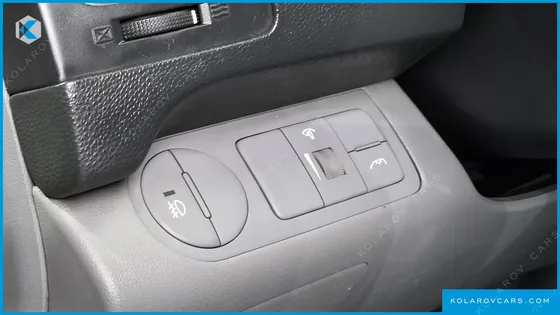 HYUNDAI STAREX 5-SEATER VAN
