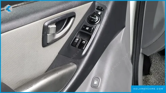 HYUNDAI STAREX 5-SEATER VAN
