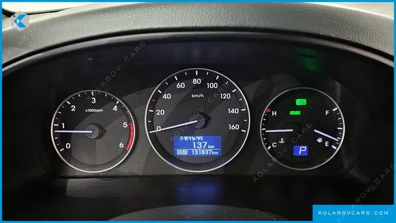 HYUNDAI STAREX 11-SEATER WAGON