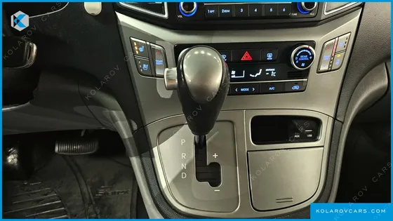HYUNDAI STAREX 11-SEATER WAGON