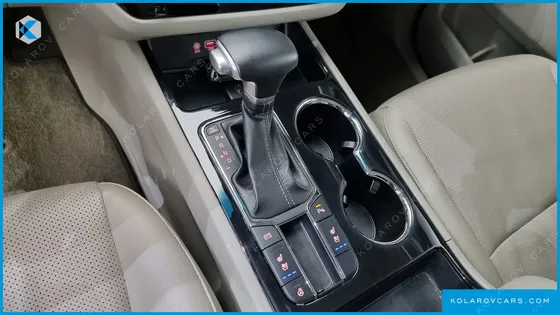 KIA CARNIVAL 9-SEATER PRSTIGE