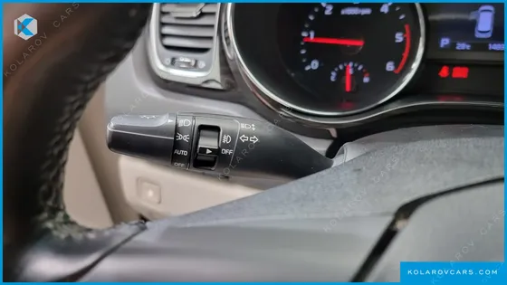 KIA CARNIVAL 9-SEATER PRSTIGE