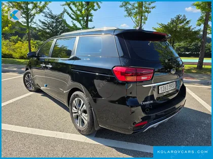 KIA CARNIVAL 9-SEATER LUXURY