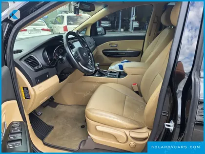 KIA CARNIVAL 9-SEATER LUXURY