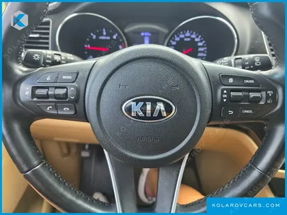 KIA CARNIVAL 9-SEATER LUXURY