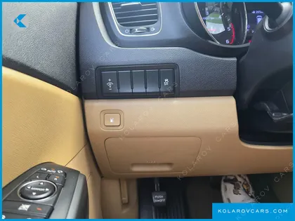 KIA CARNIVAL 9-SEATER LUXURY