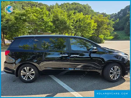 KIA CARNIVAL 9-SEATER LUXURY
