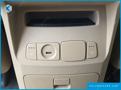 KIA CARNIVAL 9-SEATER LUXURY