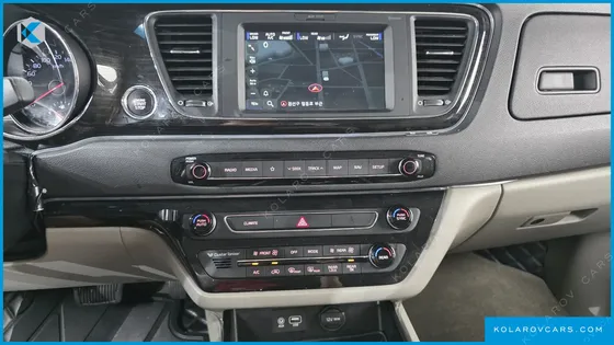 KIA CARNIVAL 9-SEATER NOBLESSE