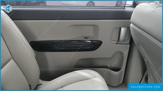 KIA CARNIVAL 9-SEATER NOBLESSE